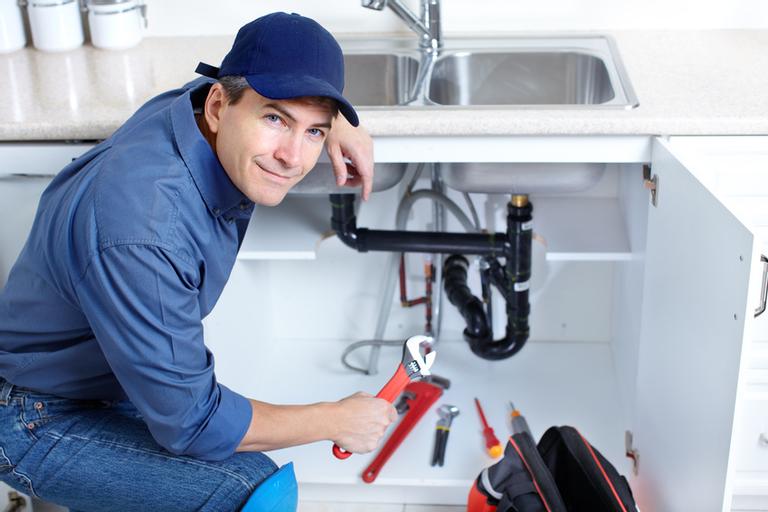 5 signes que vous avez besoin de services de plomberie pour votre maison 